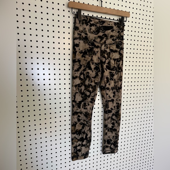 Lululemon Wunder Train High-Rise Crop 23” in Dispersed Light Raw Linen Multi - Picture 3 of 8